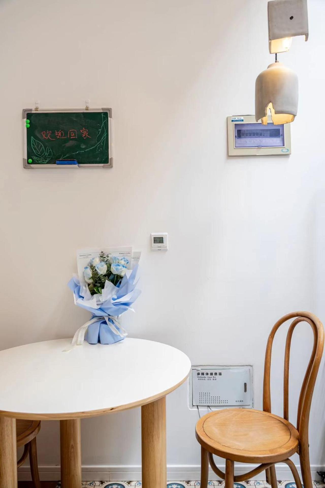 Downtown Blossom B&b- Yongkang Road Homestay Shanghai