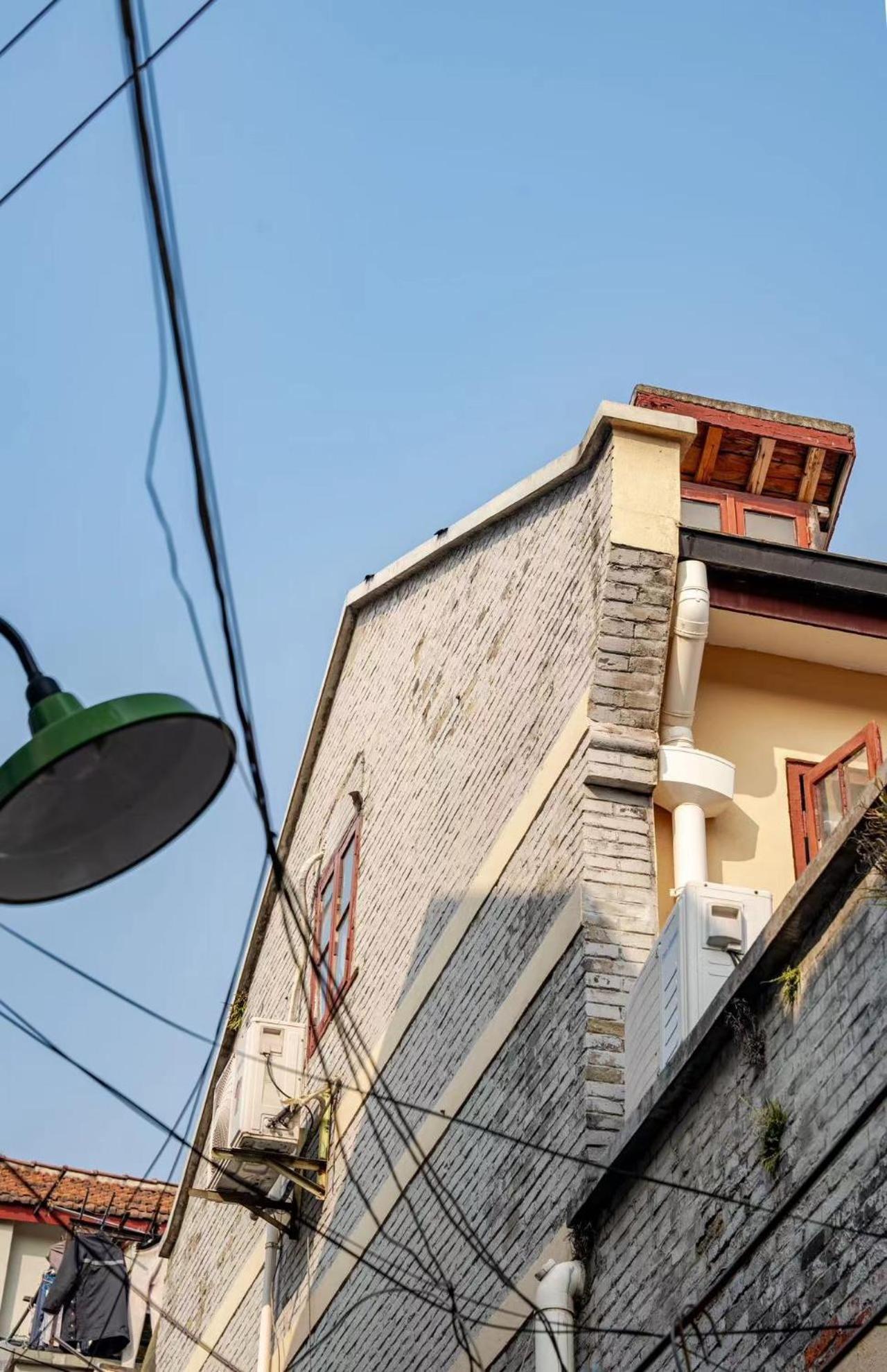 Downtown Blossom B&b- Yongkang Road Homestay Shanghai