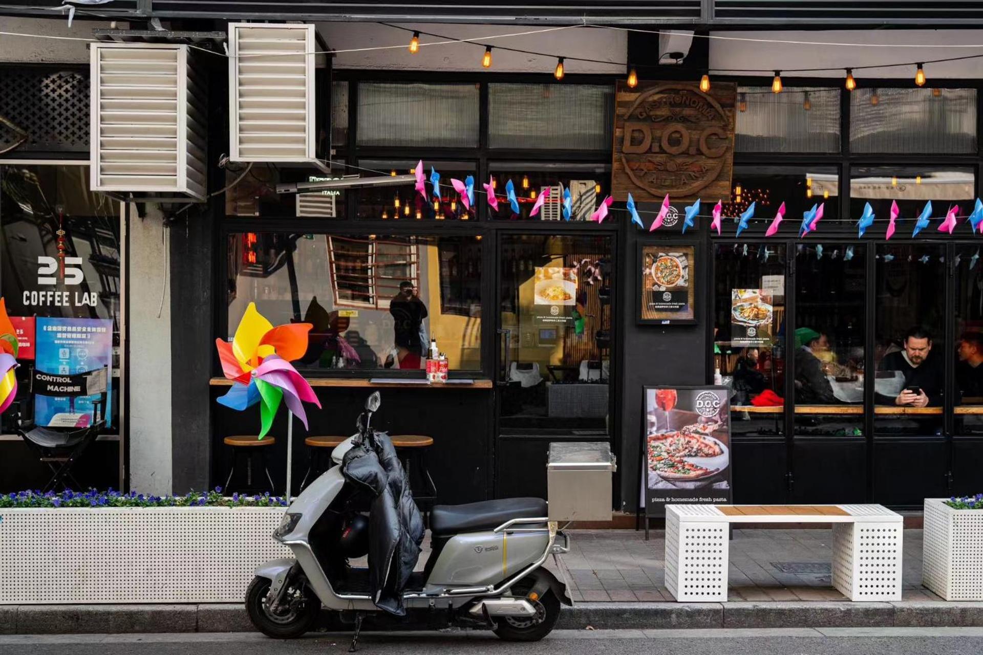 Homestay Downtown Blossom B&b- Yongkang Road Shanghai