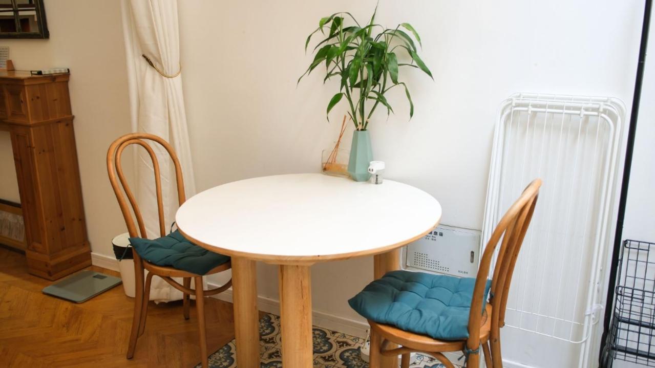 Downtown Blossom B&b- Yongkang Road Homestay Shanghai