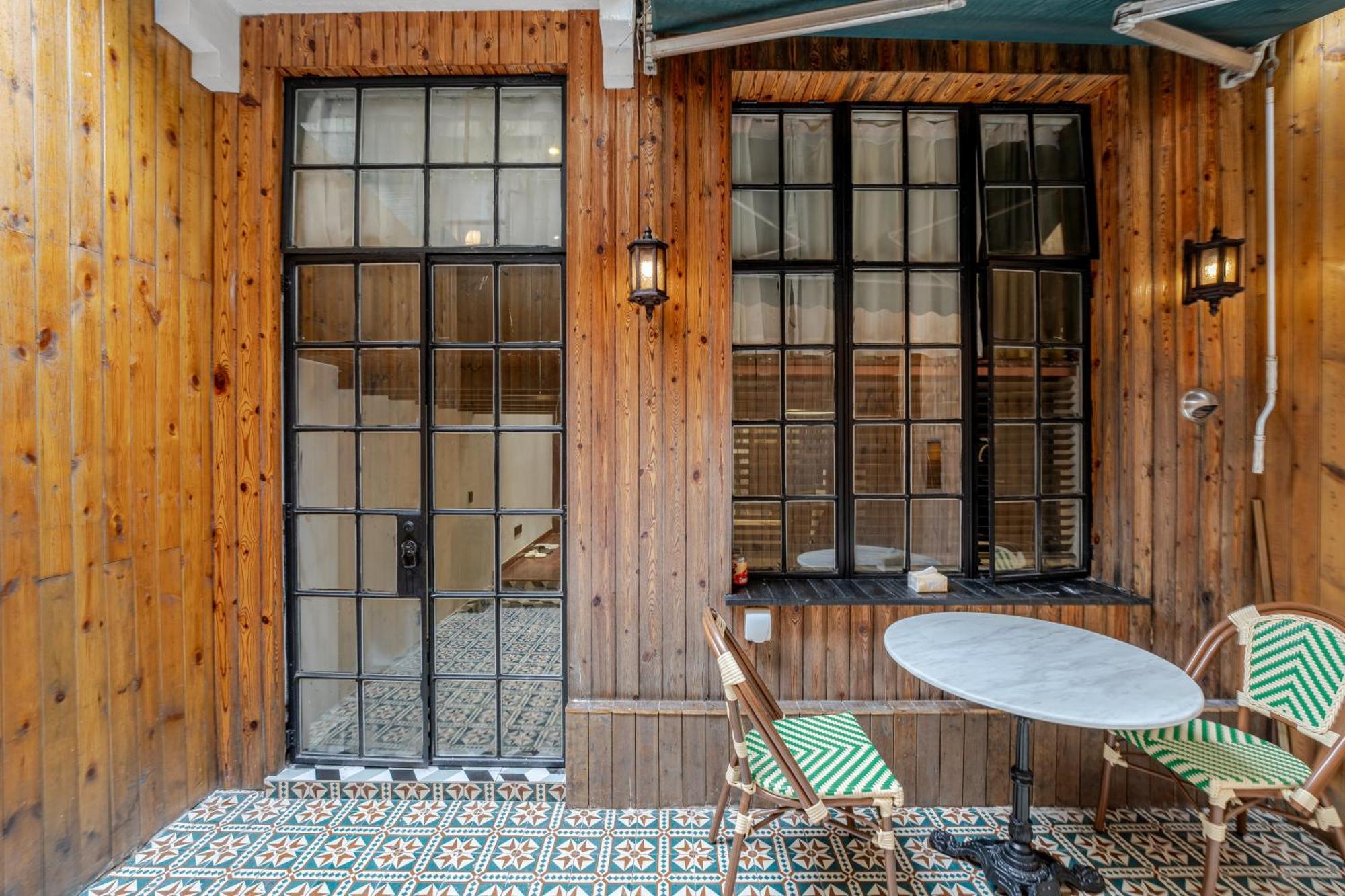 Downtown Blossom B&b- Yongkang Road Shanghai