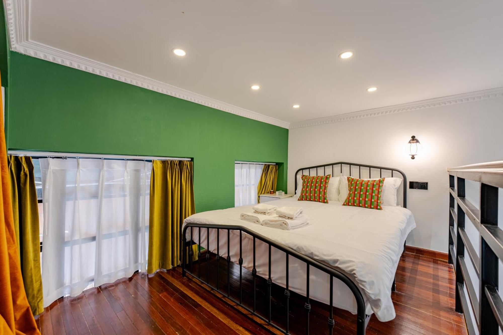 Downtown Blossom B&b- Yongkang Road Homestay Shanghai